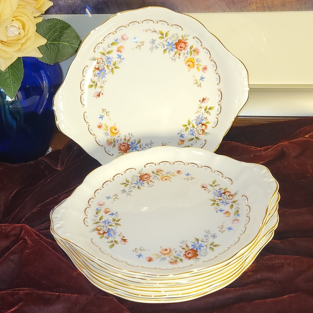 Vintage Royal Kent Staffordshire Bone China Dinner Plate.(1)